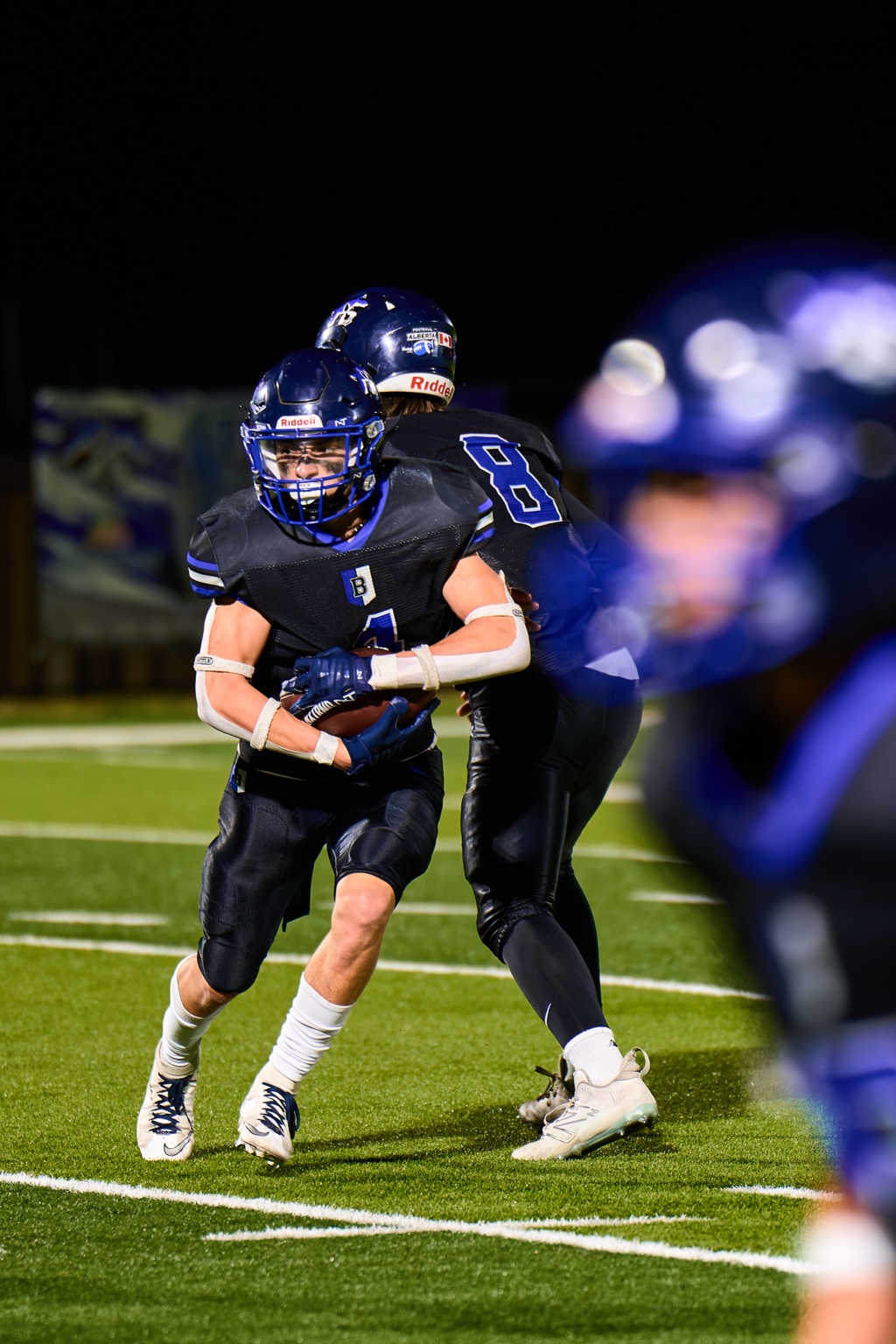 Bandits football players during a handoff